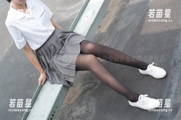 森萝财团 粉色校服与白丝——在森萝财团,化身校园小仙女的必备良品!