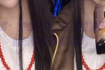 作品鉴赏：楚楚子w，轻柔的被子，身子的故事却满是挑衅。