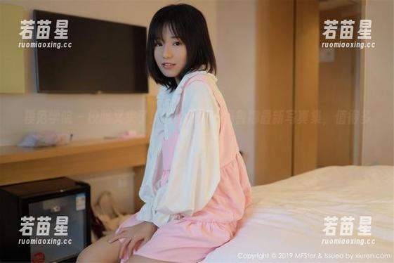 模范学院-Manuela玛鲁娜 模范学院 - 校服又来了!Manuela玛鲁娜最新写真集,值得多看几眼的