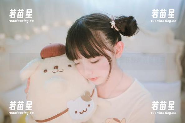 樱群的和服外套，照片里的每一寸似乎都在轻声诉说秘密