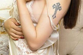爱尤物 – 下载了韩美轩的泳池高清，感觉就像在现场，很想跳进去！