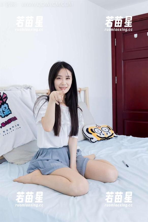 物恋传媒-小茶 物恋传媒 - 美图中的小茶与水里月亮:跳跃吧,内心的小船!
