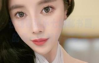 微密圈 – 在线等猪小七的秘书照，图片里的每一帧都好有意思
