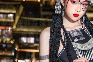 瓦斯塔亚小龙虾在泳池里玩得可开心，图集真让人心痒！