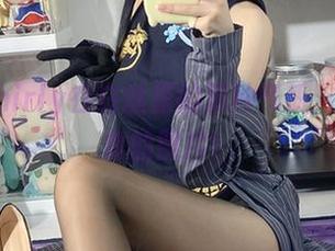 白栎Shirly在白丝里的那种气质，超乎想象的照片！