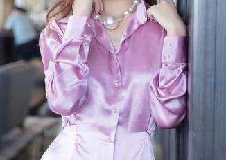 秀人网 – 白色的优琪琪子yuki，难道原图是从冰箱里直接搬出来的吗？哈哈，光看着都冷得我了！