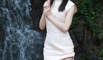 秀人网 – 多少人在宋KiKi原图前默默感叹，短裤才是真理，图包能多一点就好了。