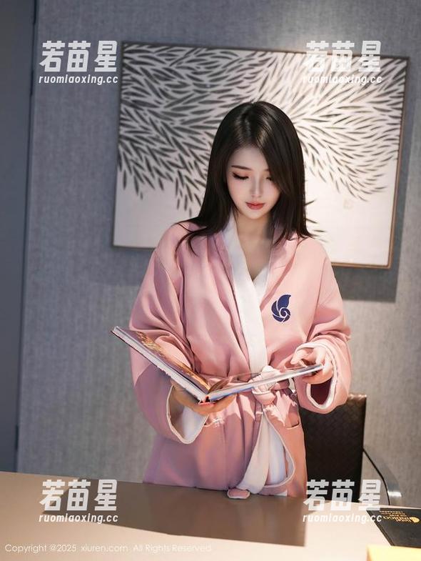 秀人网 - 潜入赵惟依coco的私人泳池图集，发现水中还有无尽的快乐等待你去探索！