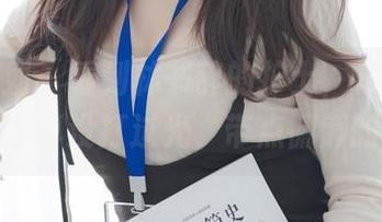 紧急企划 – 看到林书辞的护士，不得不承认，原图真没打过光，带点慵懒的气息。