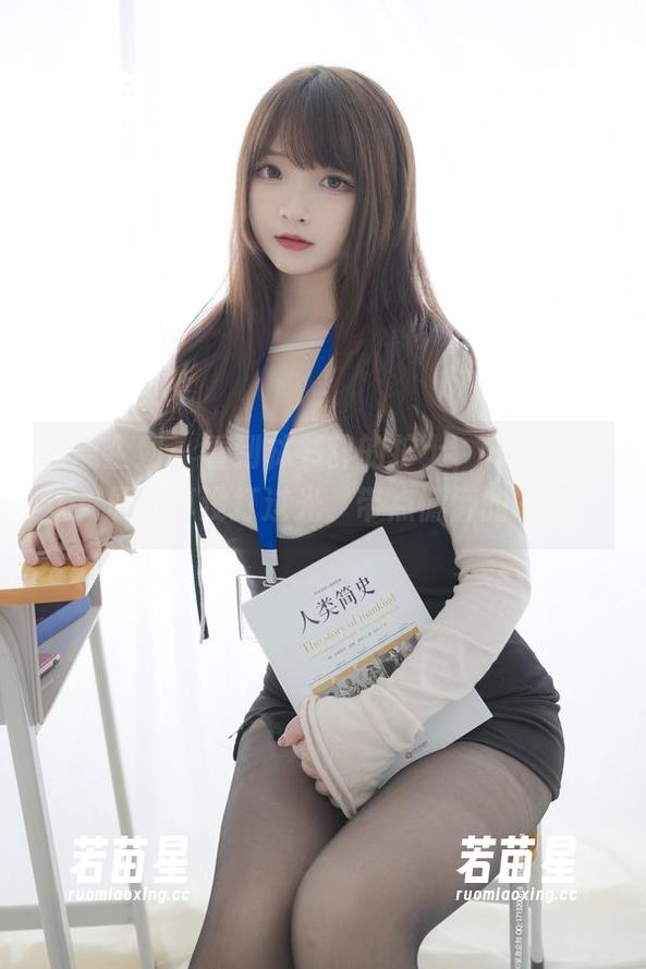 紧急企划-林书辞 紧急企划 - 看到林书辞的护士,不得不承认,原图真没打过光,带点慵懒的气息。