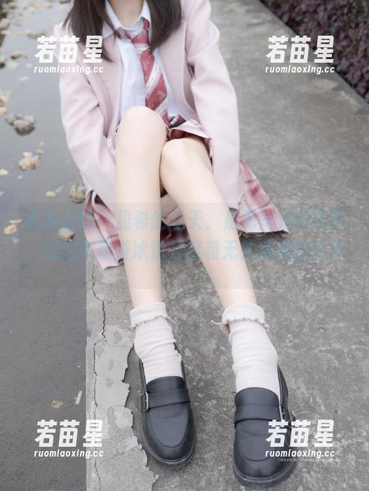 紧急企划-见希 紧急企划 - 见希的夏天,是无圣光的写真,记忆中藏着冰镇西瓜和无关痛痒的日子。