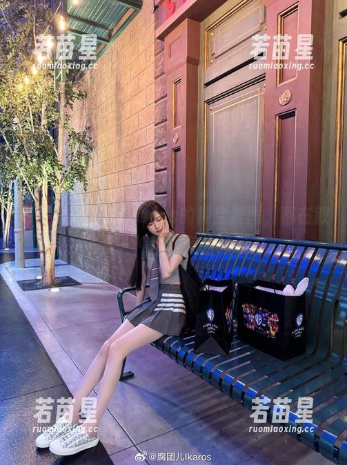 腐团儿Ikaros 每一张腐团儿Ikaros的镂空美图,都在叙述着一种难以言喻的魅力