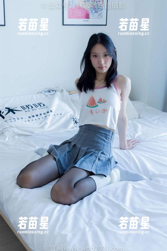袜啵啵 - 熊熊的白色棉袜，踩脏的瞬间毫无悬念，想要下载来看吗？