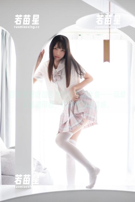 西呱呀呀呀 西呱呀呀呀的吉他妹妹写真合集——玩转乐器的同时,也要秀秀身姿嘛。