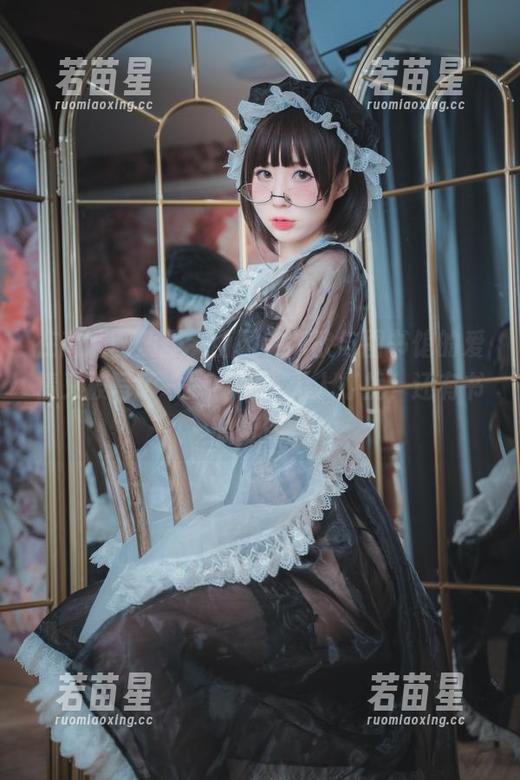 西园寺南歌 在高清画质里,西园寺南歌与图书馆的爱情又被写了一篇小说—无人打扰,还有书的陪伴。