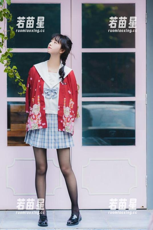 西瓜少女 让人膜拜的西瓜少女,驾驶cos驶向凤凰新村