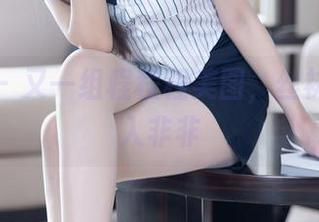 语画界 – 又一组程程程美图，丝袜让人想入非非