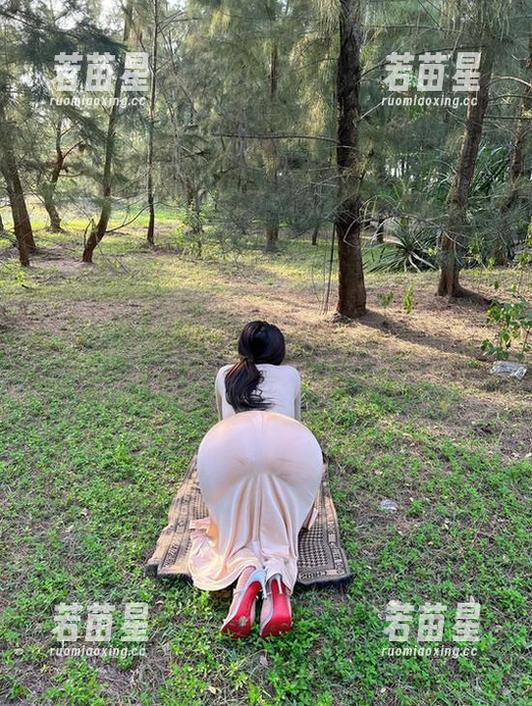 微密圈 - 迷人的五姨太图包里的蜘蛛女侠，盲猜她一定也有个“咖啡时光”！