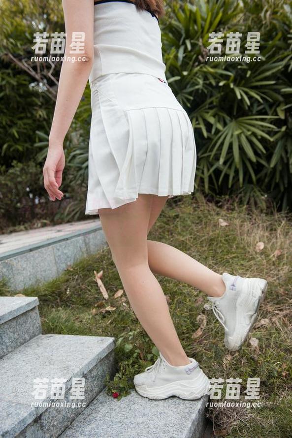 魔镜街拍-婷婷 魔镜街拍 - 如何用全套“肉丝美照”把寒风hold住?婷婷给你不一样的灵感!
