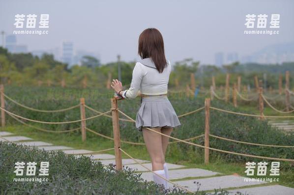 魔镜街拍 魔镜街拍福利一击,制服长腿美女的每一张都是珍品