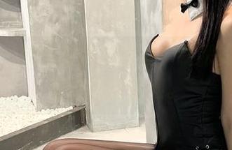 微密圈 – 壁纸里的鱼神鱼，制服的每个角度都像在偷懒。