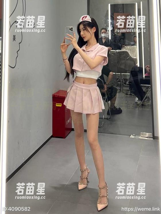 黎允熙baby 微密圈 - 黎允熙baby的连衣裙照片,乍一看一无所有,深一层却隐藏了无圣光的诱惑。